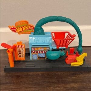 Hot Wheels City Scorpion Drive-in Attack 2018 set